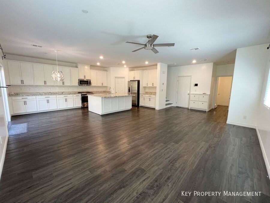 7035 Denio Island St - Photo 3 of 39