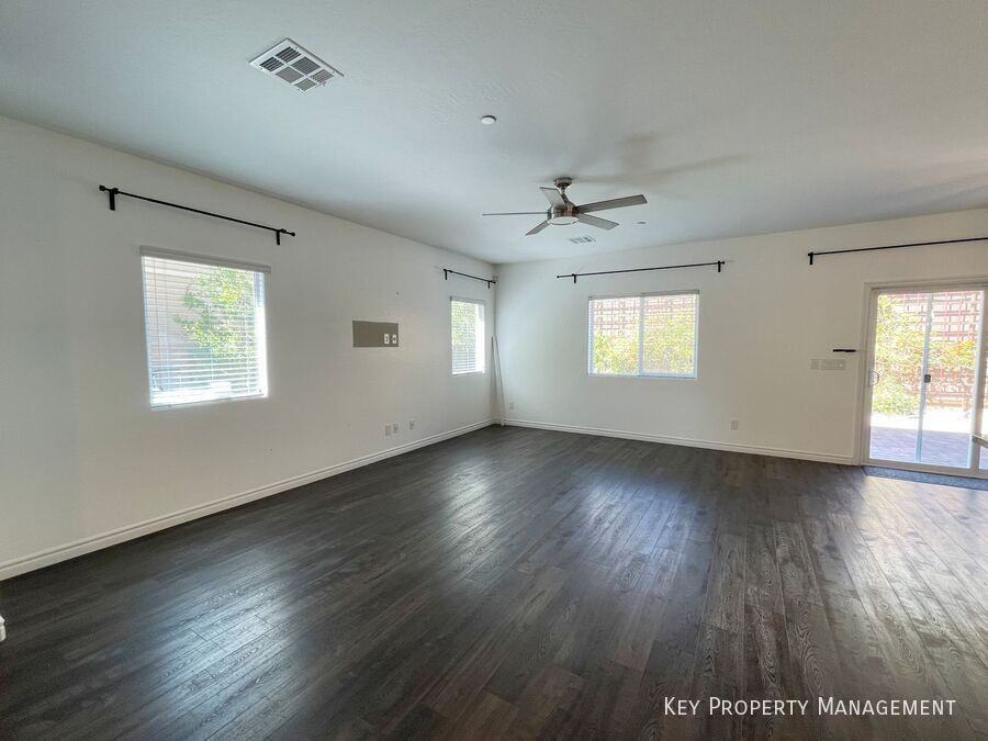 7035 Denio Island St - Photo 4 of 39
