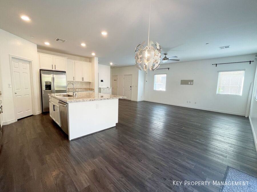 7035 Denio Island St - Photo 5 of 39
