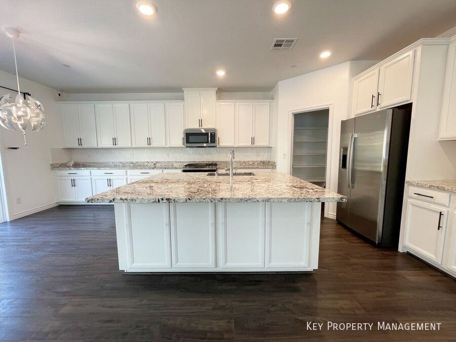 7035 Denio Island St - Photo 6 of 39