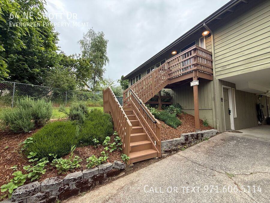 64 Ne Scott Dr - Photo 3 of 50
