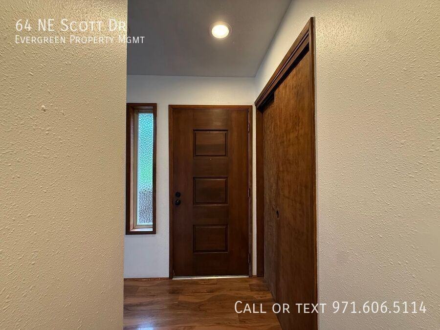 64 Ne Scott Dr - Photo 6 of 50