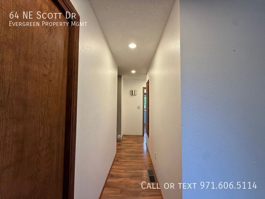 64 Ne Scott Dr - Photo 7 of 50