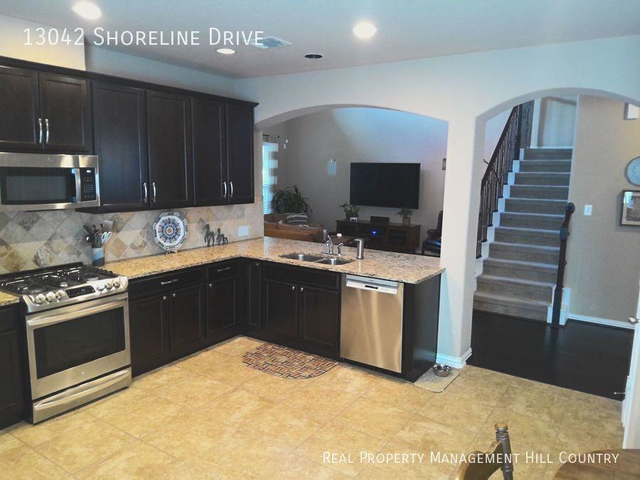 13042 Shoreline Dr - Photo 3 of 31