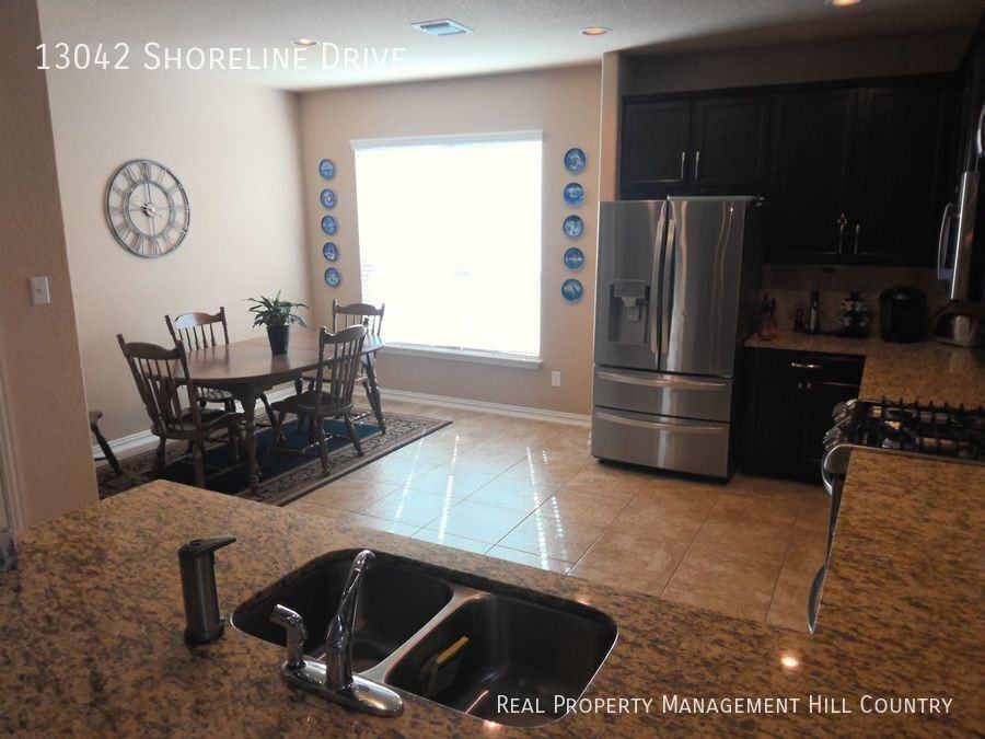 13042 Shoreline Dr - Photo 4 of 31