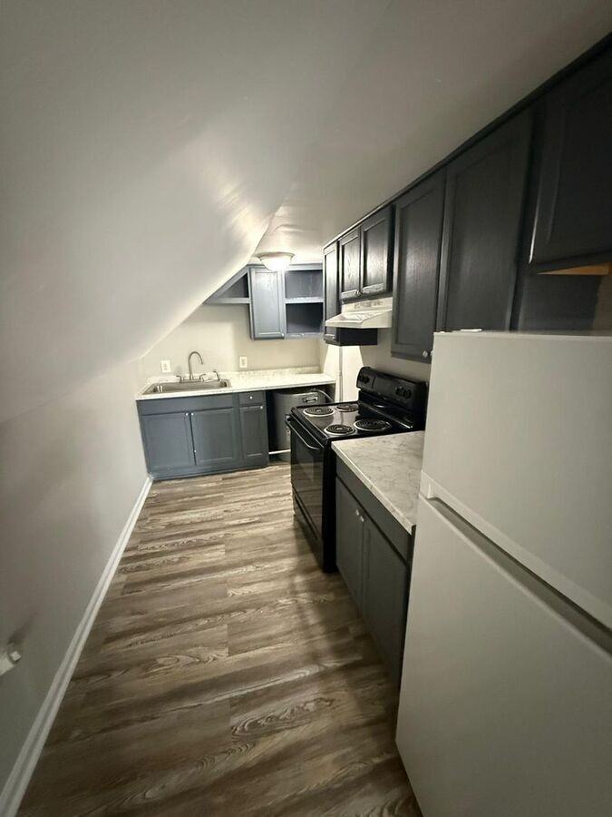 734 N Broadway #4 - Photo 2 of 6