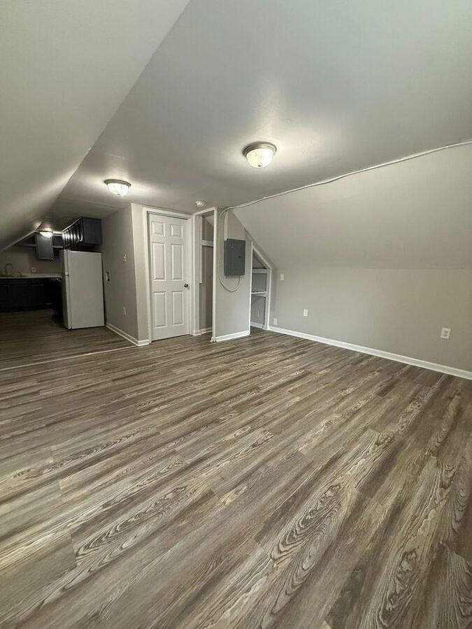 734 N Broadway #4 - Photo 4 of 6