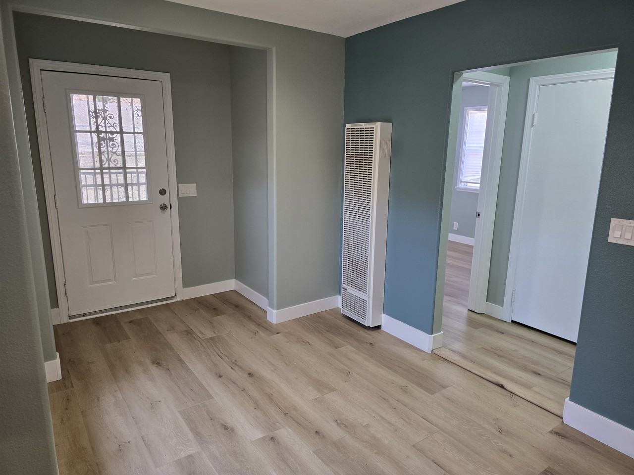 4561 Adenmoor Ave #1 - Photo 5 of 26