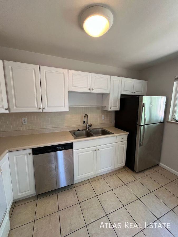 2435 S Corona St - Photo 7 of 28