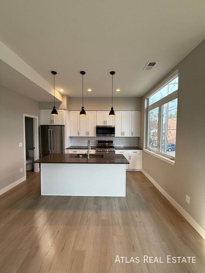 3320 S Pearl St #E - Photo 4 of 32
