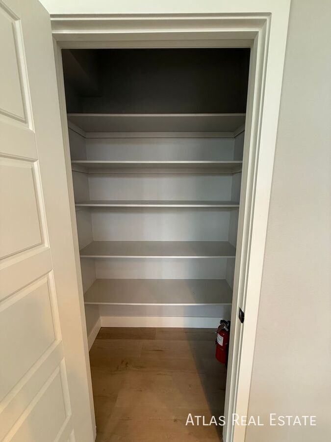 3320 S Pearl St #E - Photo 5 of 32