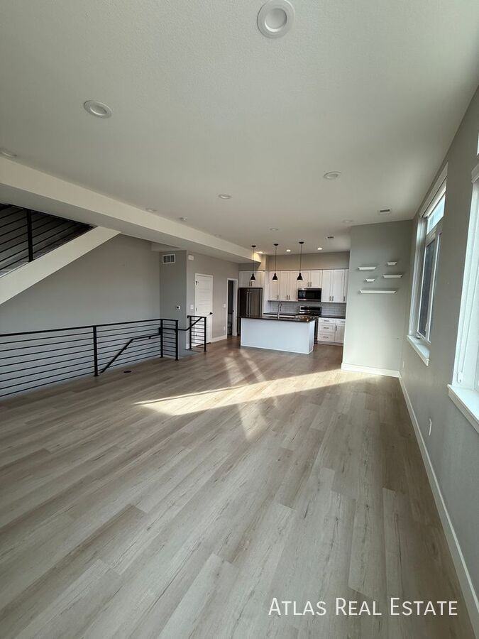 3320 S Pearl St #E - Photo 7 of 32