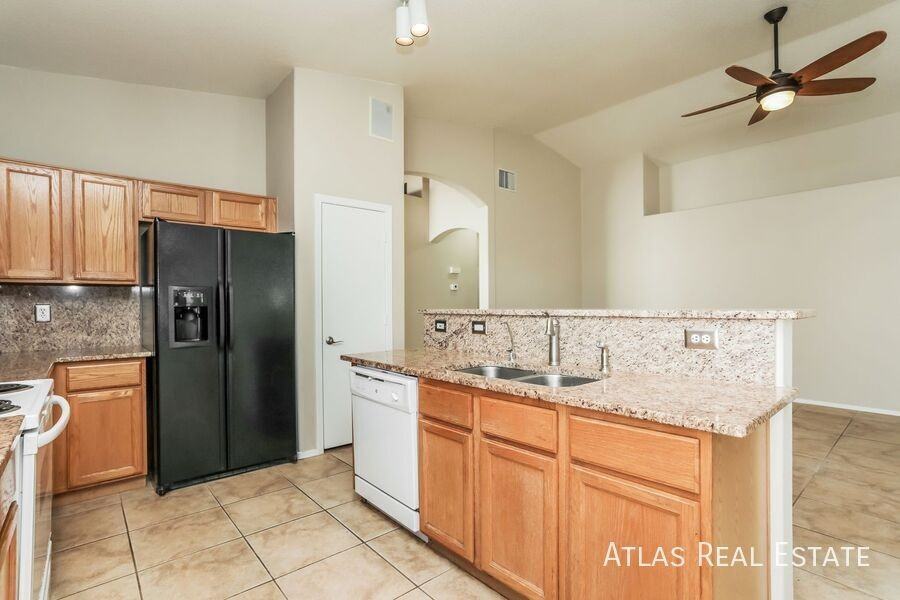 9005 N Silver Moon Way - Photo 6 of 21