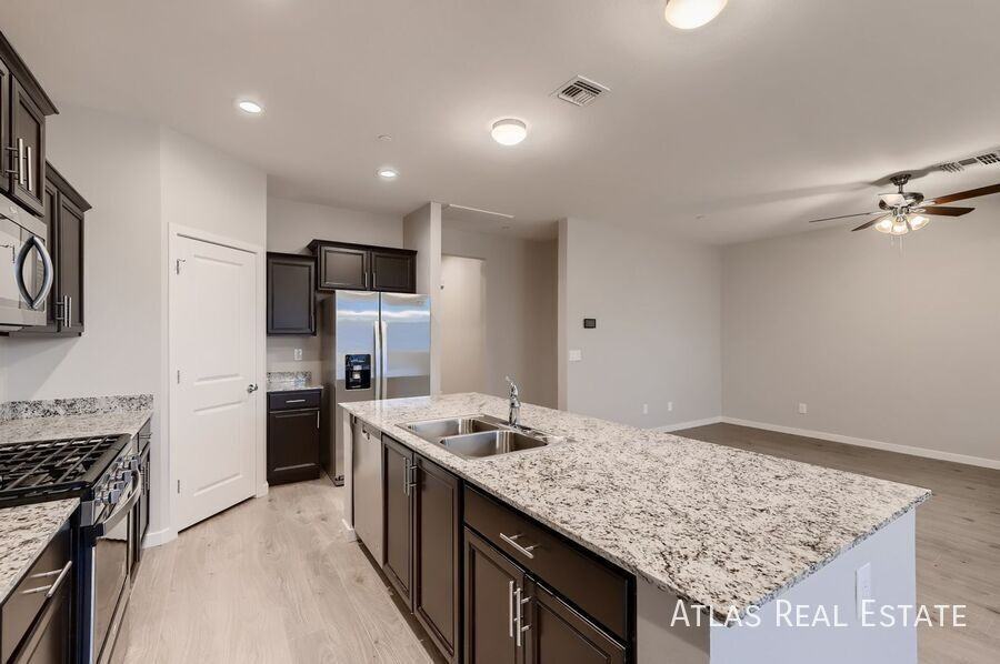 2077 N 213th Dr - Photo 4 of 16