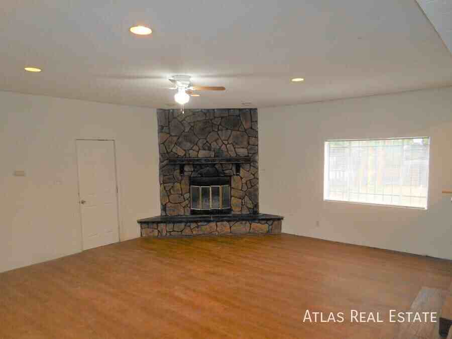 14308 Pensacola Dr - Photo 3 of 8