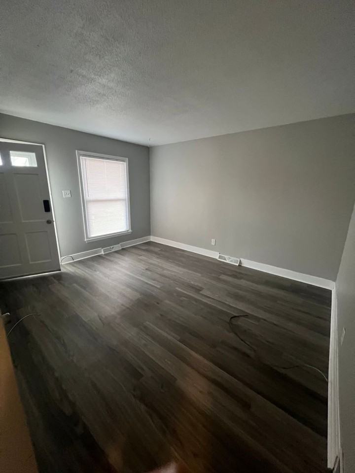 1255 Alexandria Dr - Photo 4 of 8