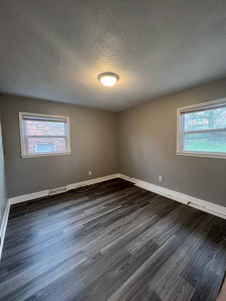 1255 Alexandria Dr - Photo 6 of 8