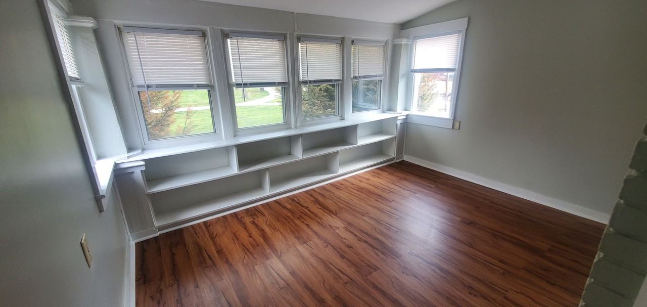 152 E Fifth St - Photo 3 of 10