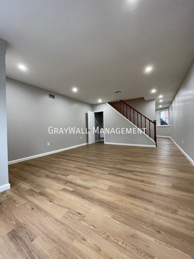 1916 73rd Ave - Photo 2 of 10