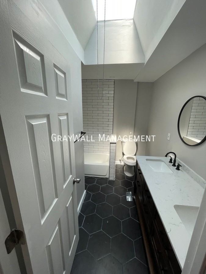 1916 73rd Ave - Photo 3 of 10