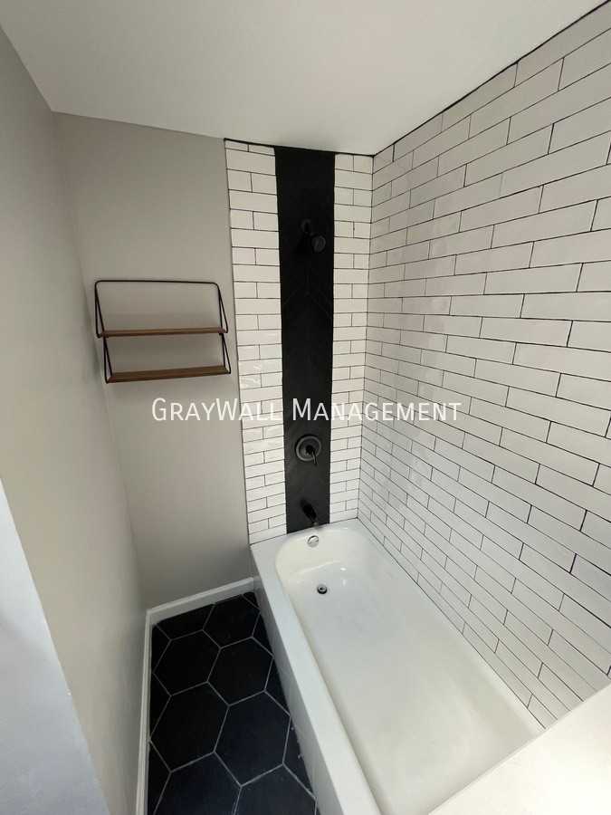 1916 73rd Ave - Photo 4 of 10