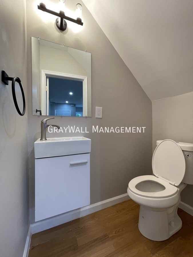 1916 73rd Ave - Photo 5 of 10