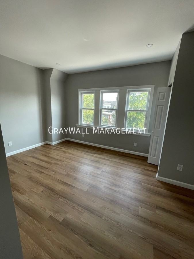 1916 73rd Ave - Photo 6 of 10