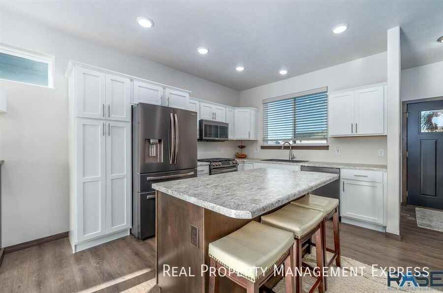 5316 S Eastwind Ave - Photo 3 of 27