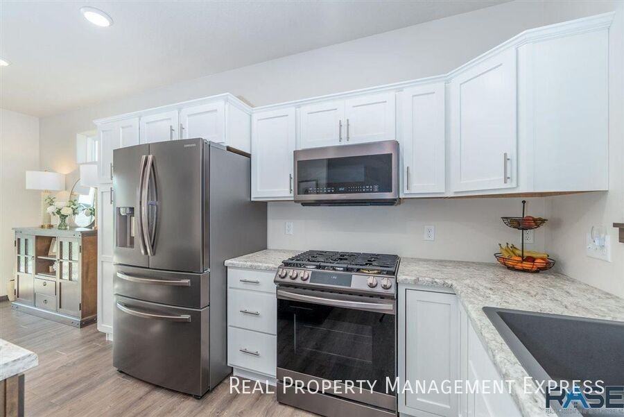 5316 S Eastwind Ave - Photo 4 of 27