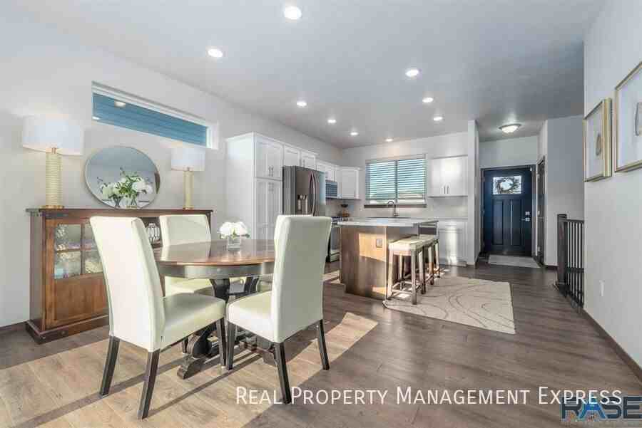 5316 S Eastwind Ave - Photo 7 of 27