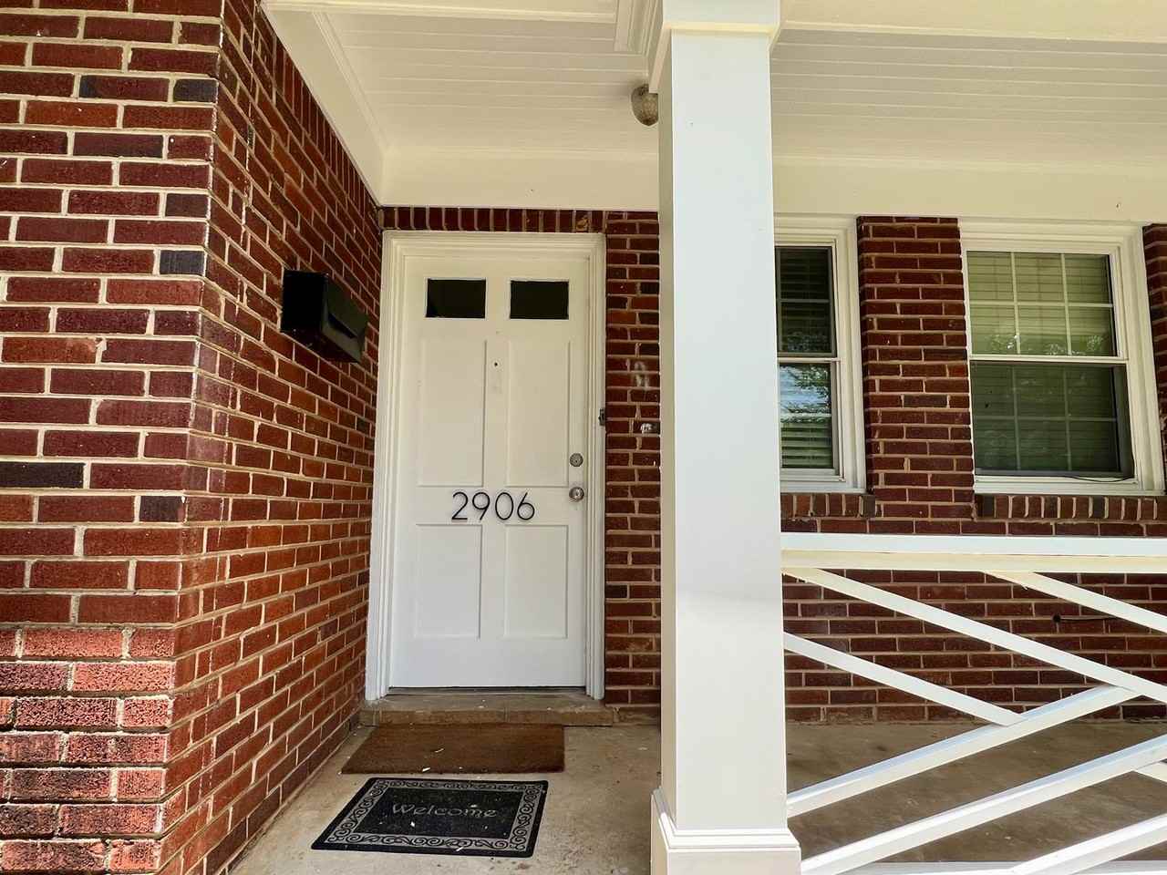 2906 Lincoln St - Photo 2 of 10