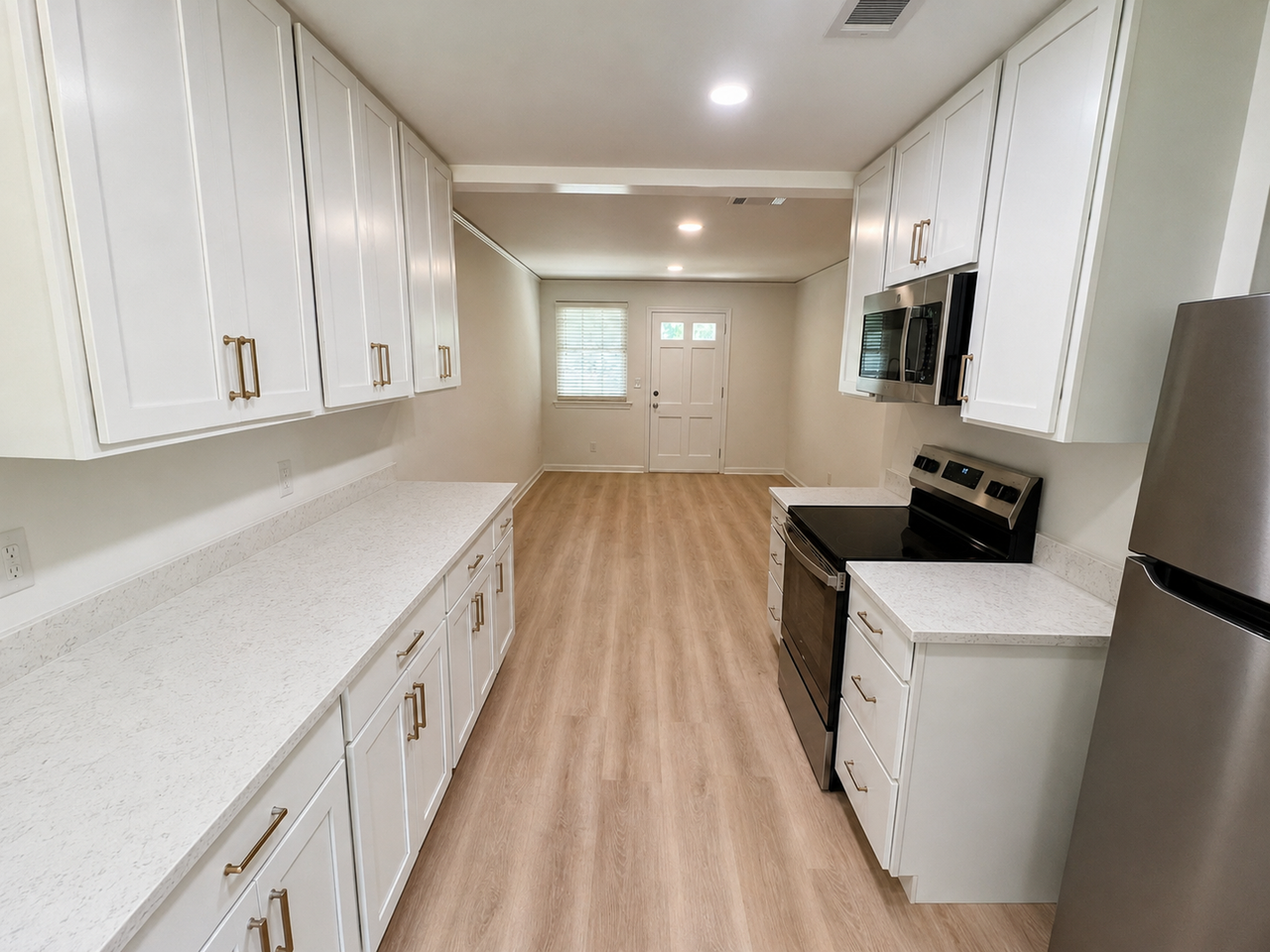 2906 Lincoln St - Photo 5 of 10