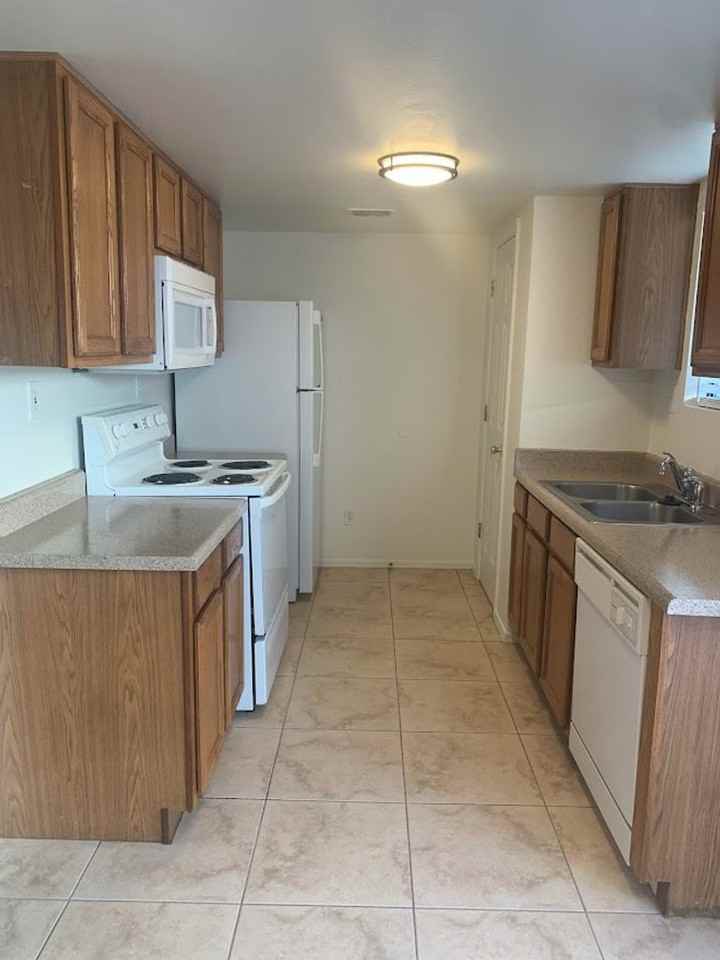 9109 E Esperanza Dr - Photo 7 of 22