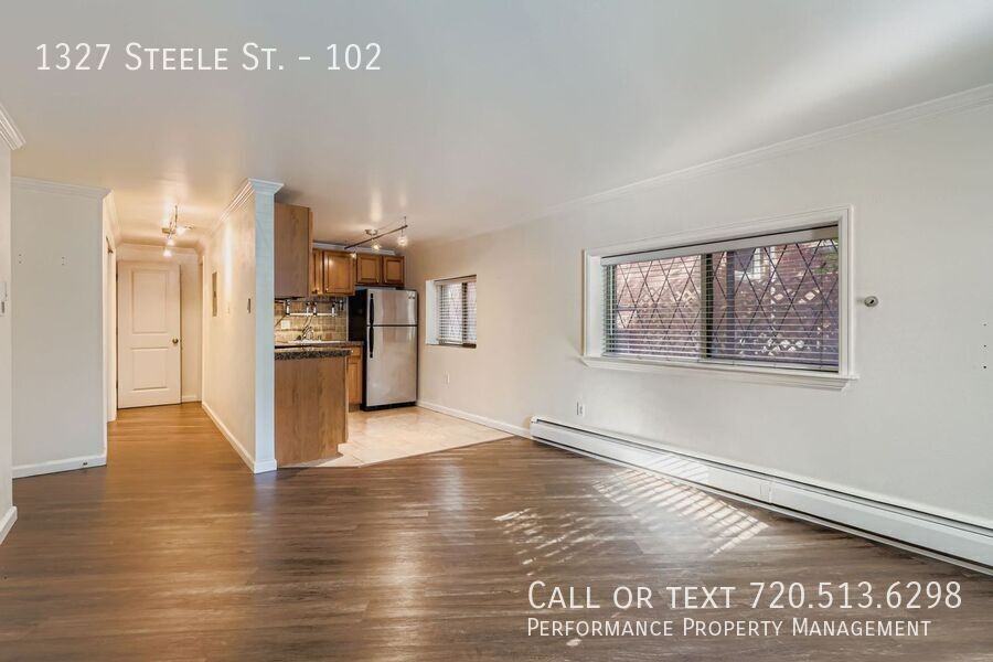 1327 Steele St #102