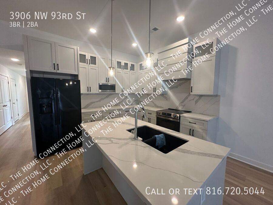 3906 Nw 93rd St - Photo 3 of 23