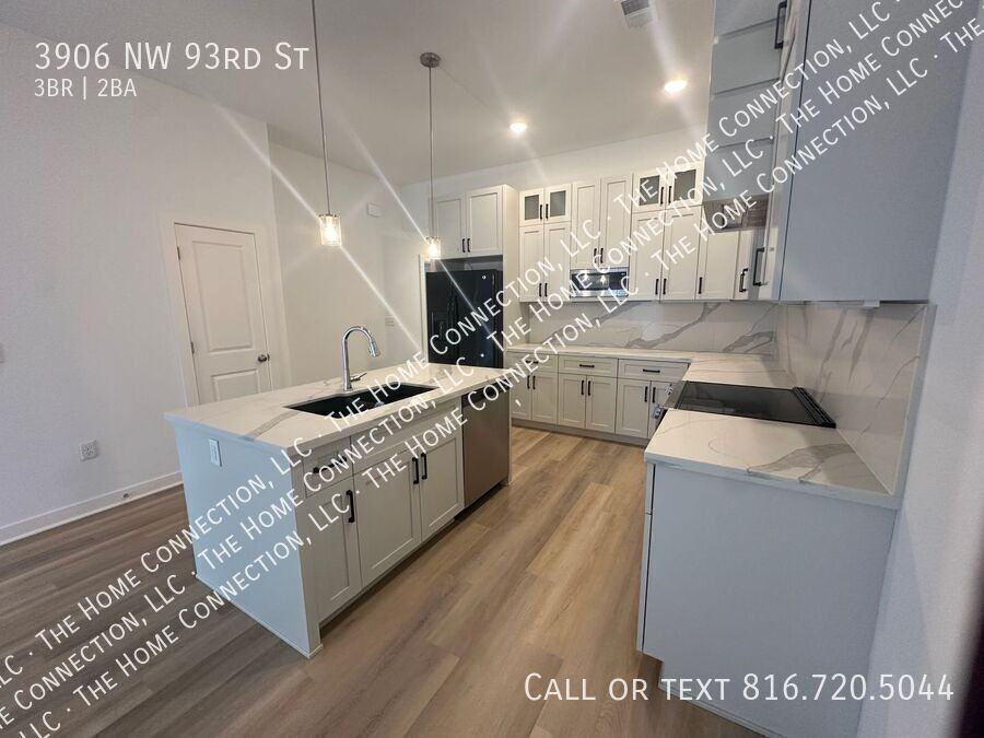 3906 Nw 93rd St - Photo 2 of 23