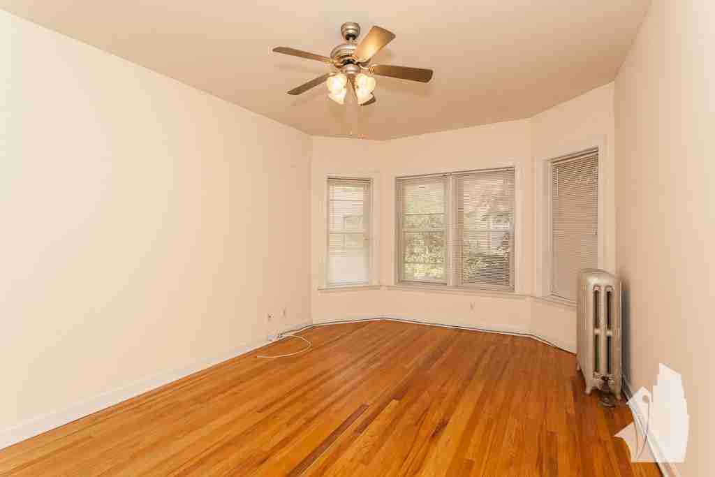 3914 N Pine Grove Ave #2W - Photo 2 of 8