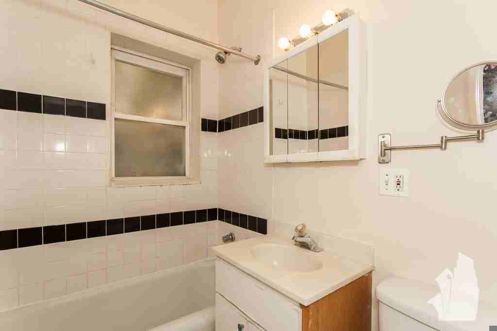 3914 N Pine Grove Ave #2W - Photo 6 of 8