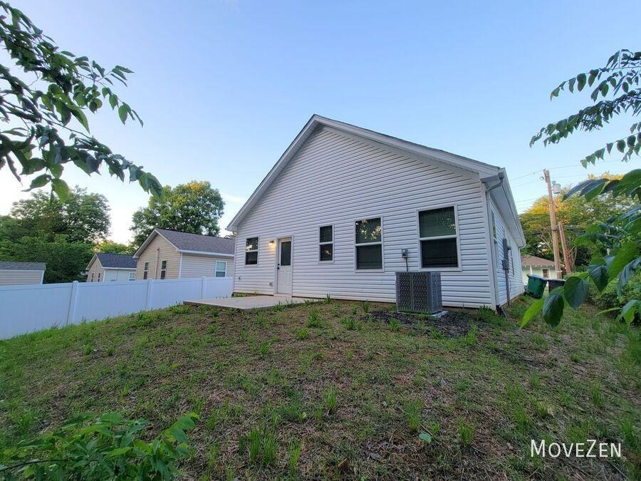 324 Houston St - Photo 4 of 32