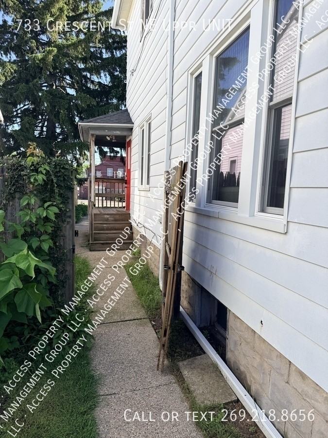 733 Crescent St Ne Uppr Unit #Unit - Photo 2 of 21