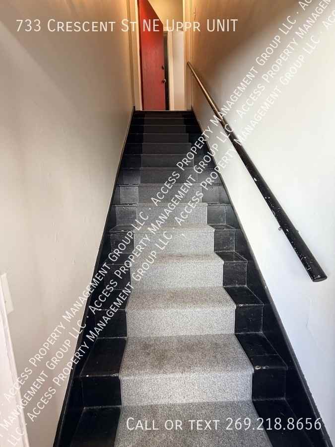 733 Crescent St Ne Uppr Unit #Unit - Photo 5 of 21