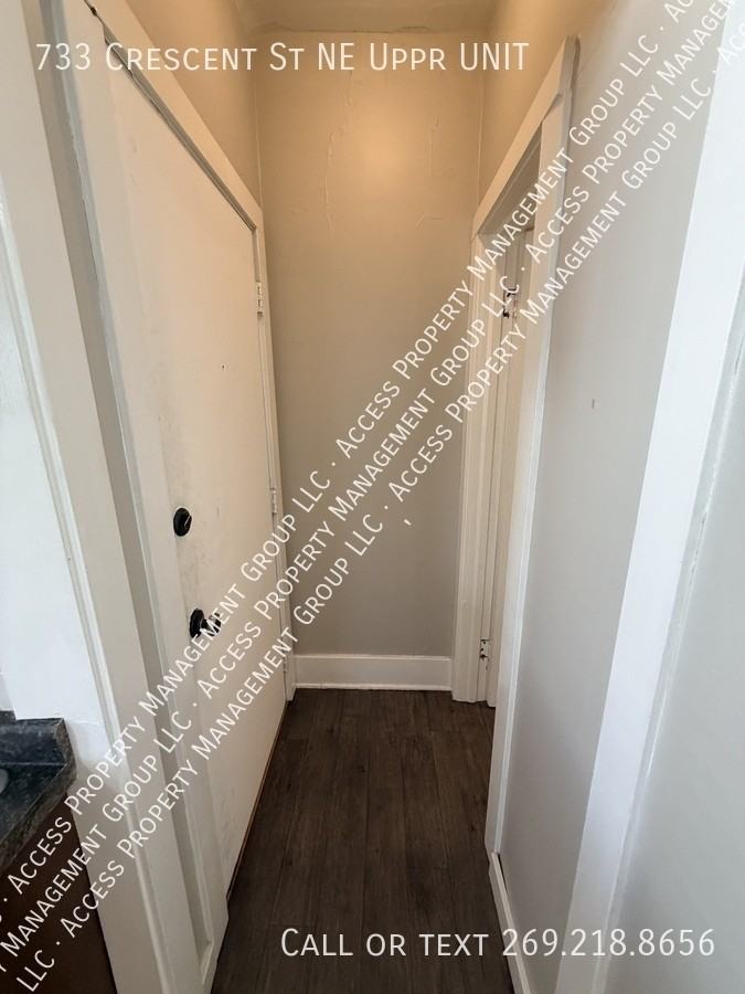 733 Crescent St Ne Uppr Unit #Unit - Photo 6 of 21