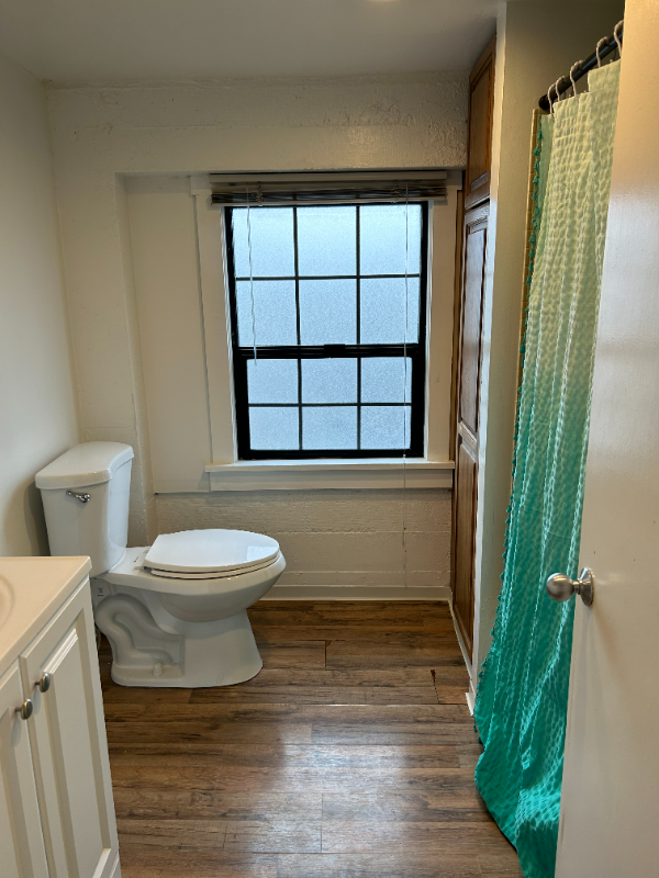 702 4th Ave E #107 - Photo 4 of 4
