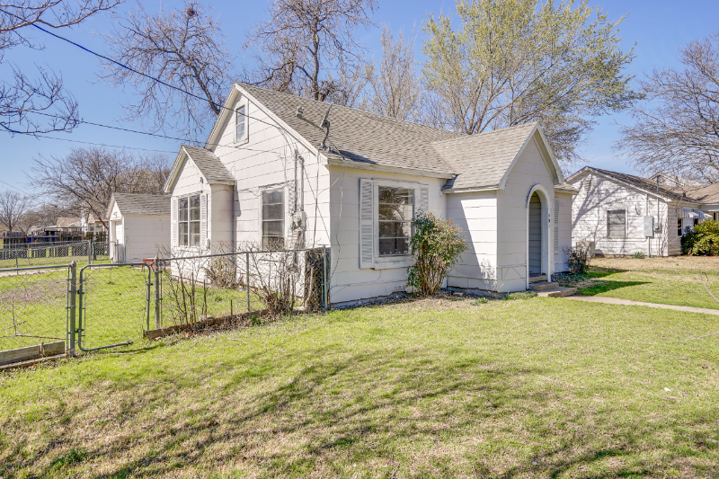 901 N Howeth St - Photo 2 of 26