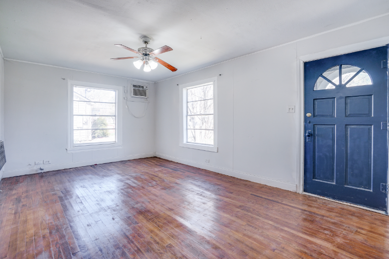 901 N Howeth St - Photo 4 of 26