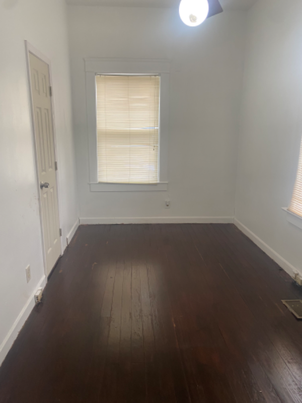 2096 Court Ave - Photo 4 of 7