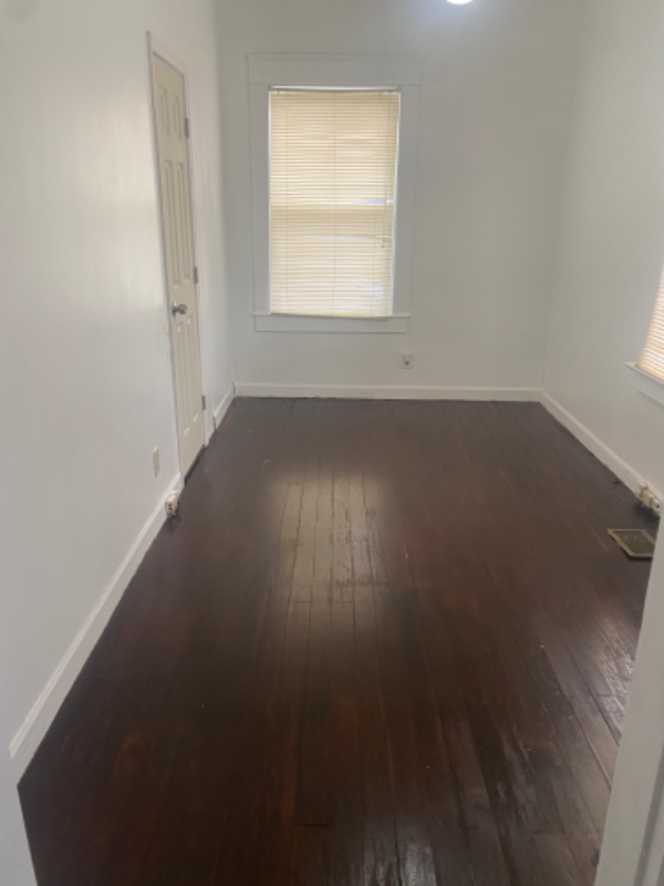 2096 Court Ave - Photo 5 of 7