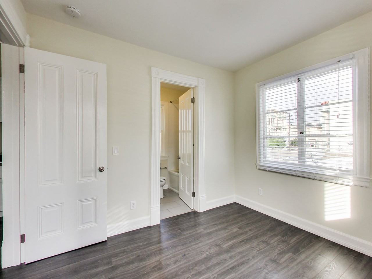 692B Haight St - Photo 6 of 15