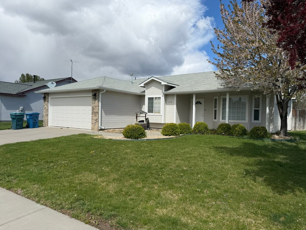270 E 15th N - Photo 2 of 30