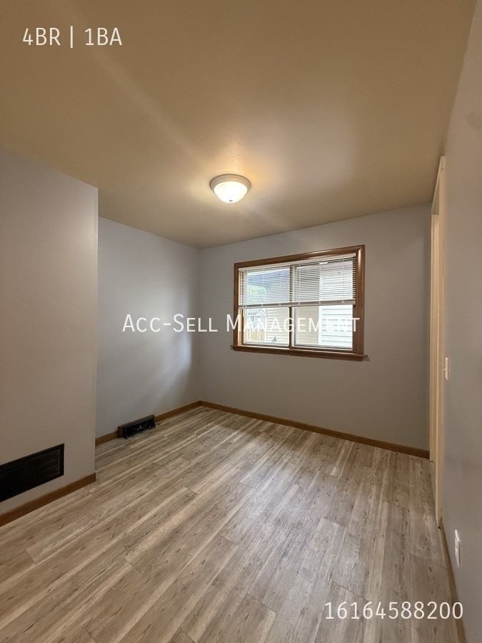 747 7th St Nw - Photo 7 of 12